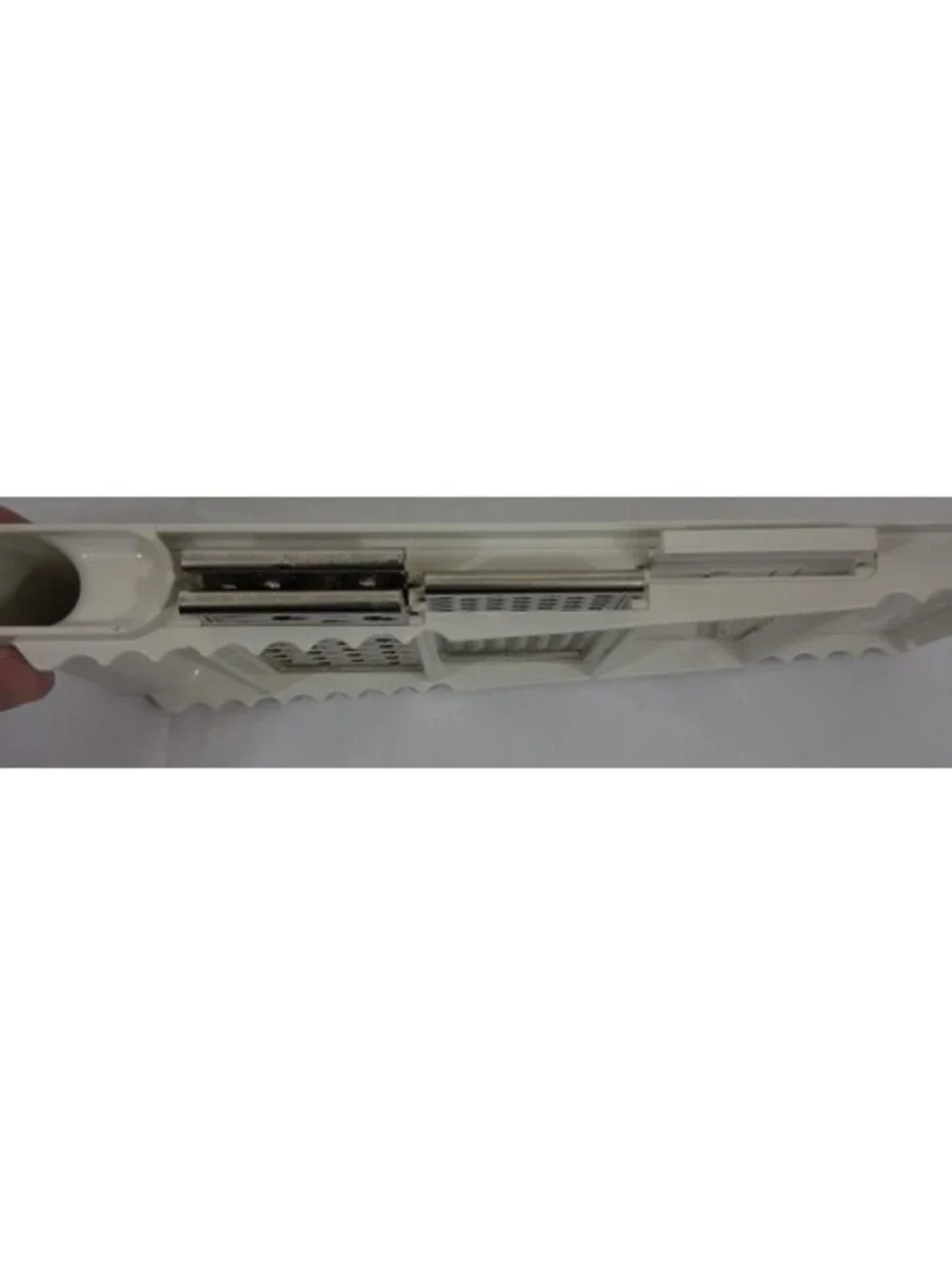 PAMPERED Chef LEIFHEIT Design Slany with 1 Blade/3 Graters  White Holds 4